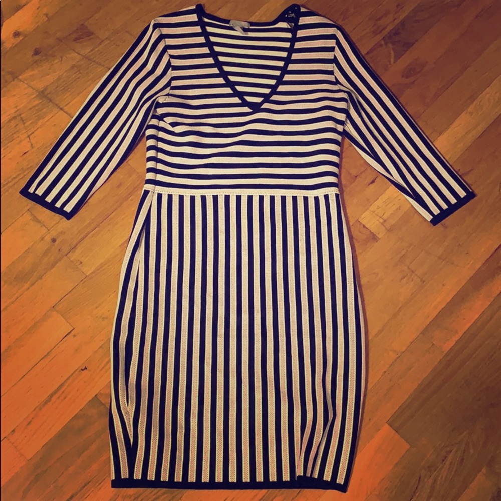 Striped fitted dress! Super flattering 👀